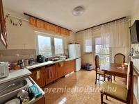 PH2198 - Pécs, Auróra utca