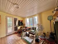 PH2198 - Pécs, Auróra utca