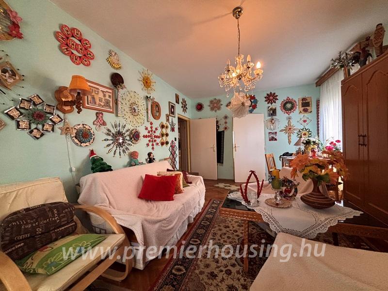 PH2228 - Pécs, Kerényi Károly utca 